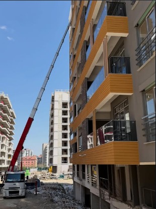Asansörlü taşıma - üst kat balkonundan taşıma